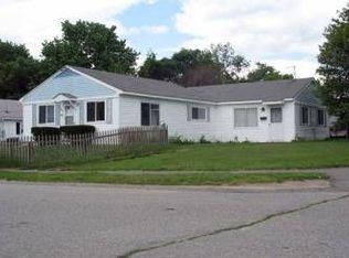 32 Ludlow Rd, Middletown, RI 02842