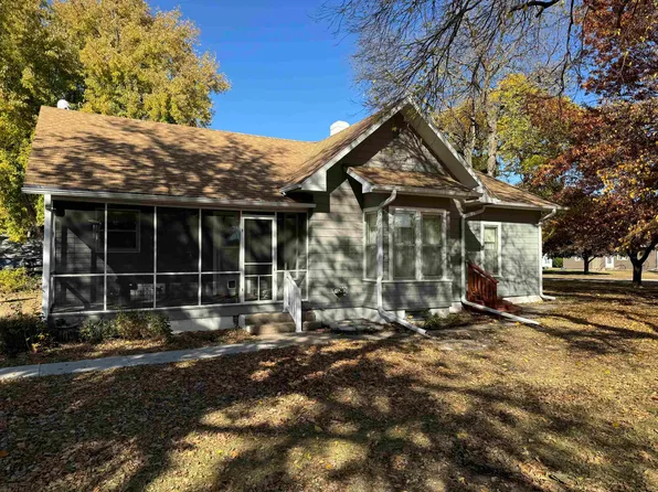 102 W Sutton St, Clay Center, NE 68933