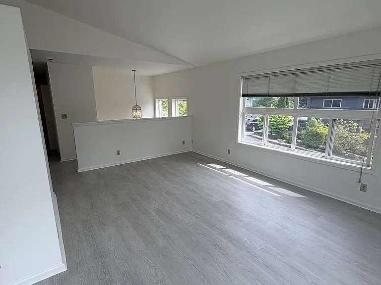 8058 Fauntleroy Way SW — Photo 4