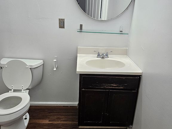 4th image of 504 S Wall St #241