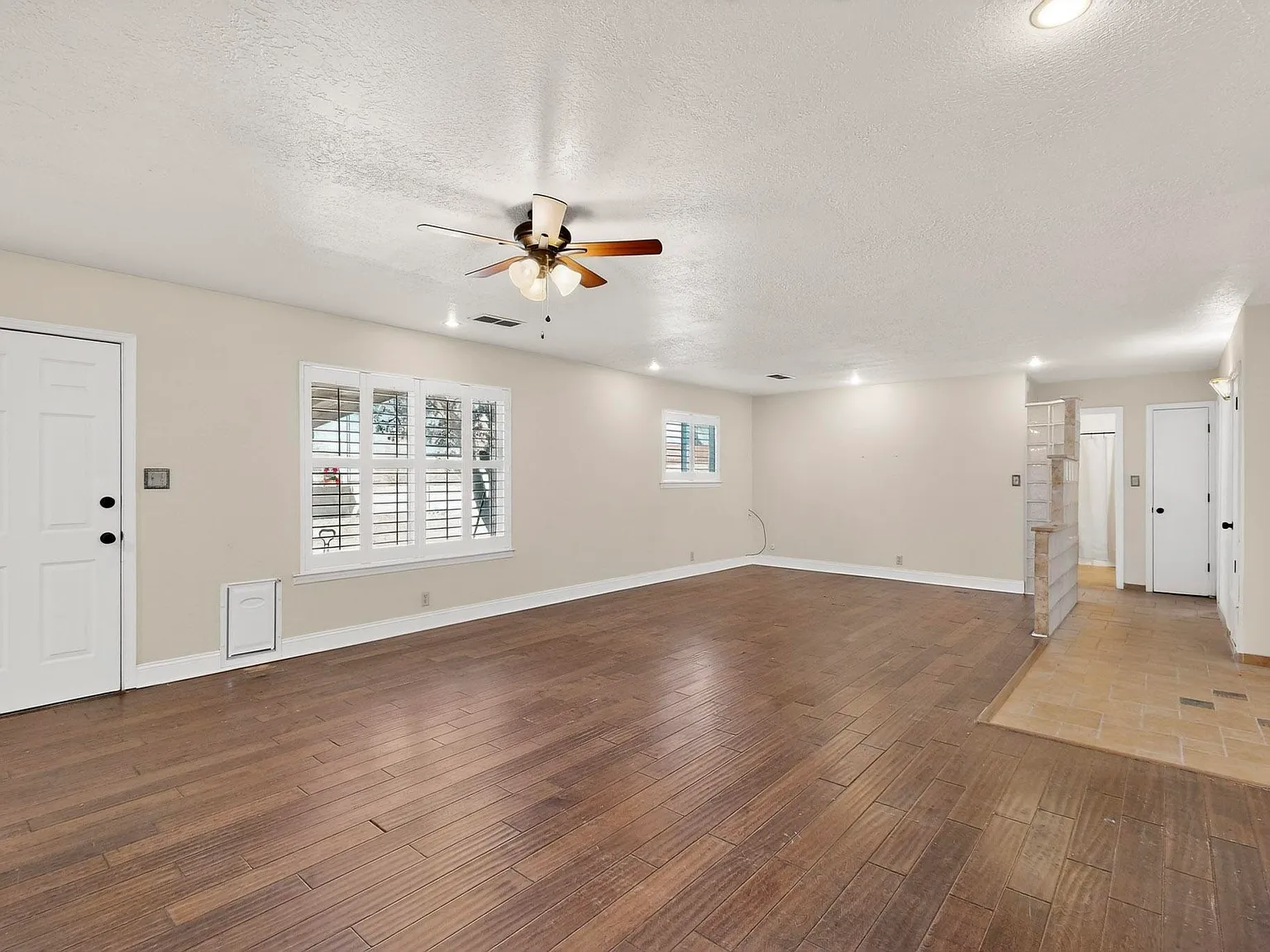 3 bed, 2.0 bath, 1376 sqft, $2,850 — Photo 4