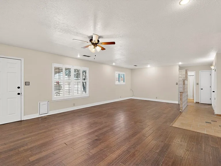 6500 Martin Ct NE — Photo 4