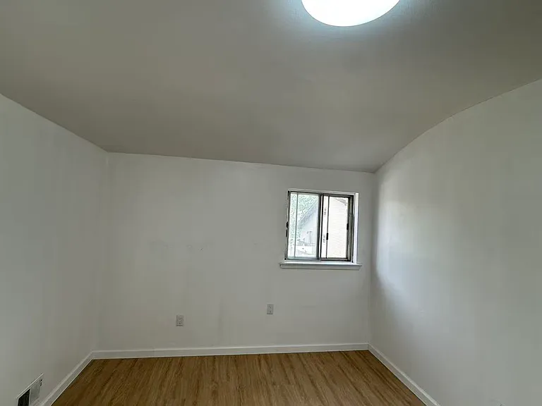 379 Brookfield Ave #2 — Photo 8