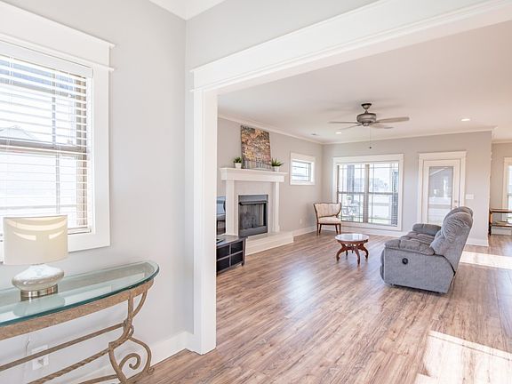3rd image of 2718 Cason Ln