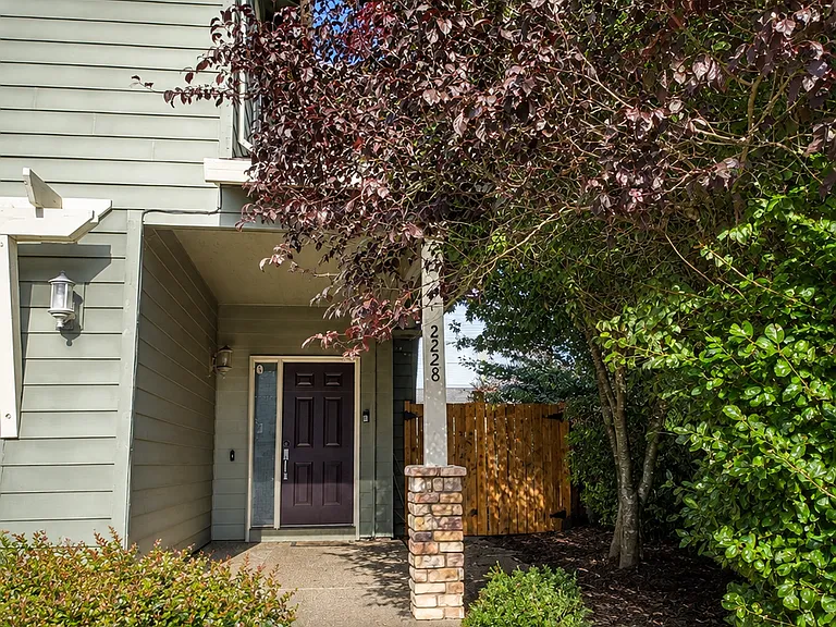 2228 SE Decade Ct — Photo 6