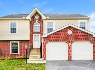 616 Barn St, Pataskala, OH 43062