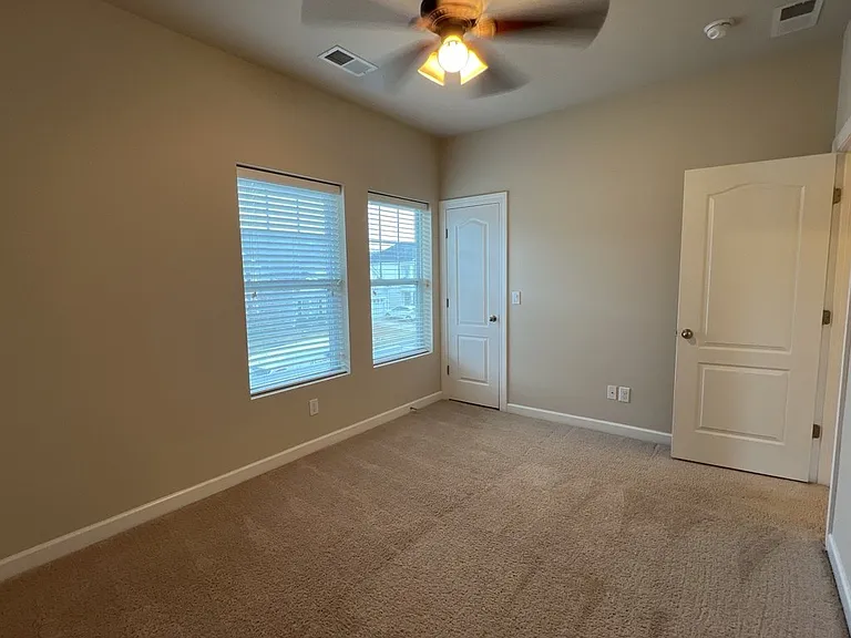 579 Crossland Dr — Photo 23