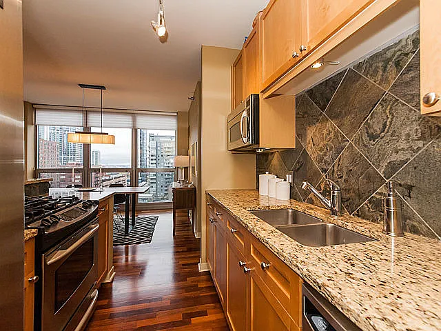 200 W Grand Ave #1603 — Photo 3