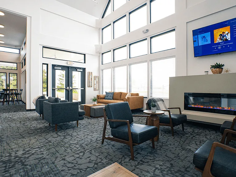 Elmwood Lake Apartments — Photo 42
