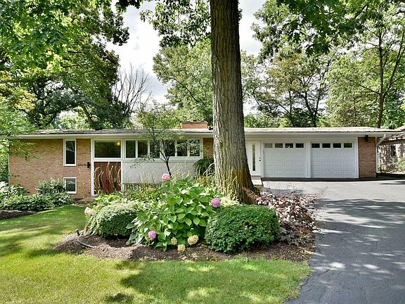 2nd image of 22W785 Red Oak Dr