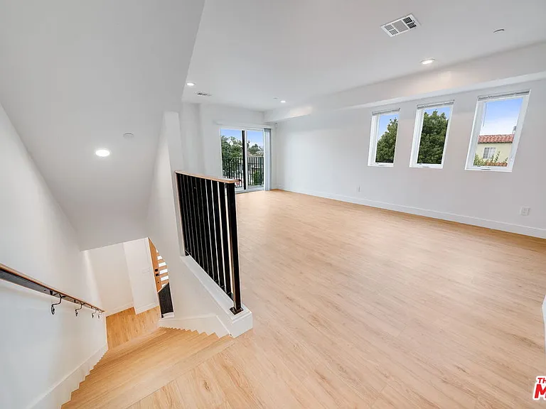 1802 1/2 S Highland Ave — Photo 2