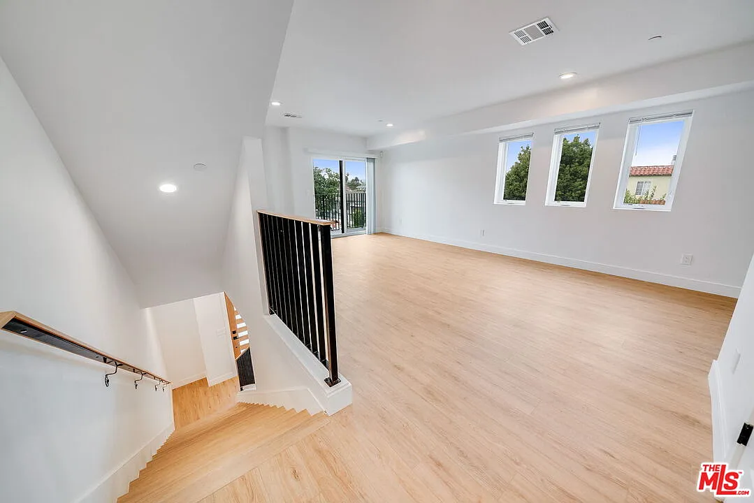Building Photo - 1802 1/2 S Highland Ave