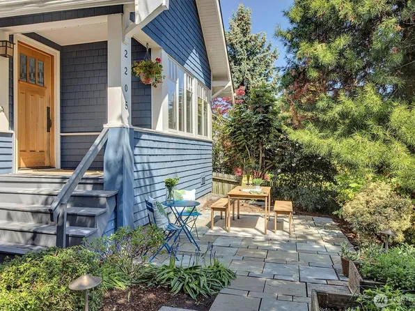 2205 12th Avenue E, Seattle, WA 98102
