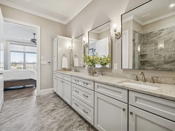 1024 Club View Dr #D202, Gallatin, TN 37066