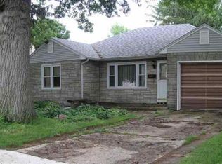 1310 Waters Ct, Sterling, IL 61081