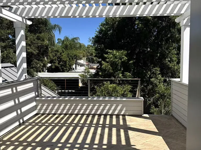 1372 University Ave — Photo 19