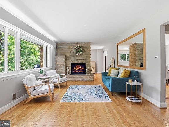 4th image of 2615 S June St