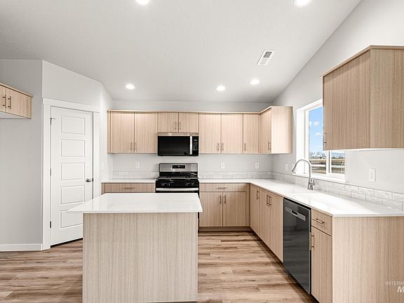 4th image of 18461 N Sweet William Ave