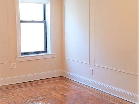 4th image of 2303 28th Ave #3E