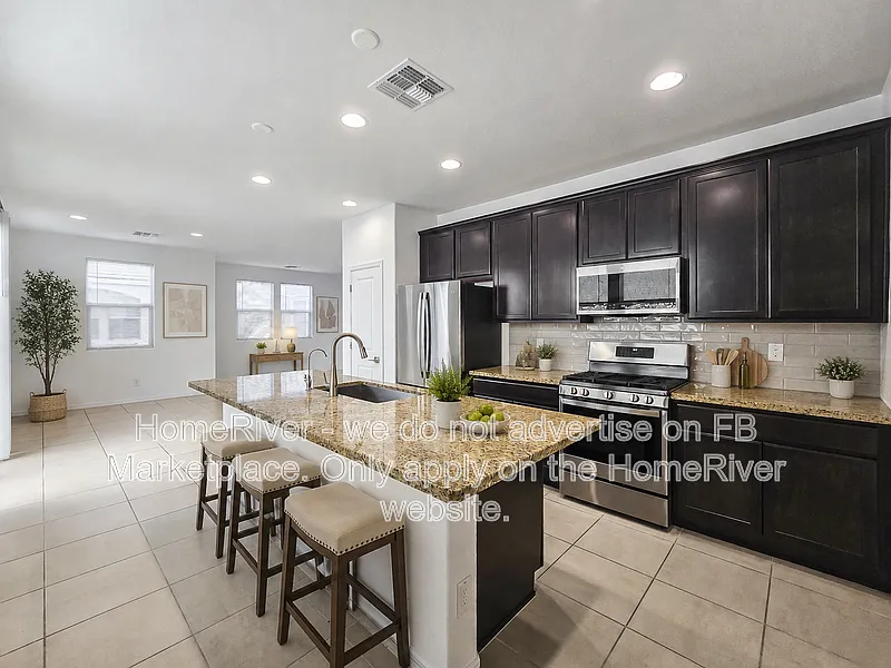 3 bed, 2.5 bath, 2229 sqft, $1,895 — Photo 2