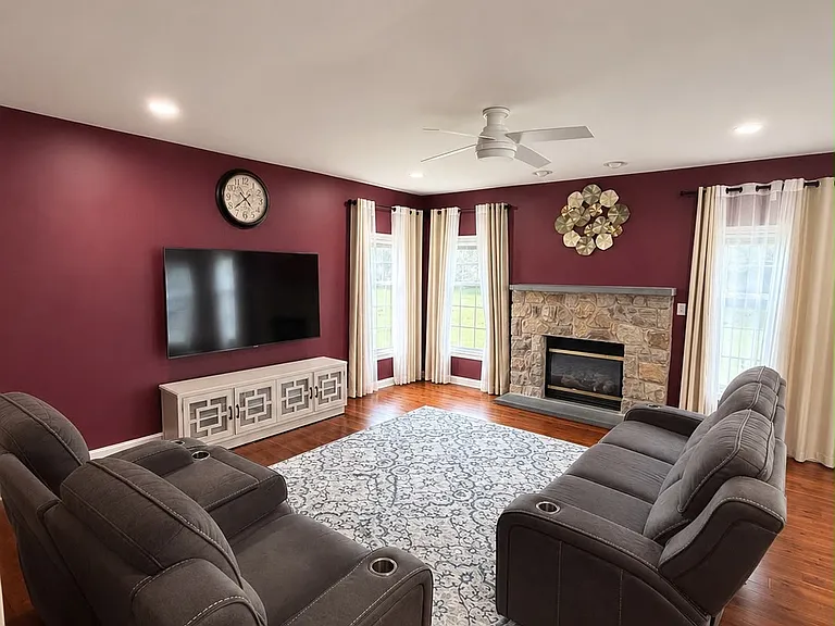 11 Karen Dr — Photo 10