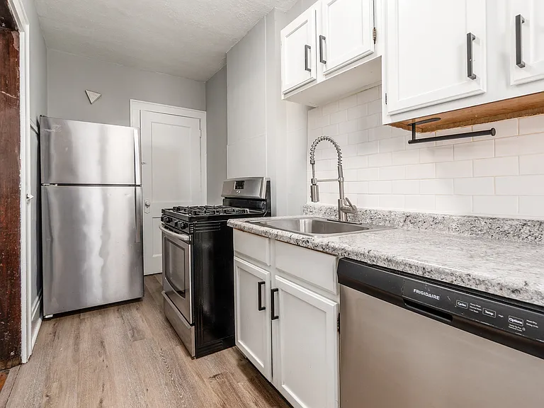 48 W Kossuth St #48 — Photo 8