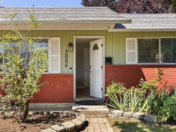 4th image of 3005 NE 154th Ave