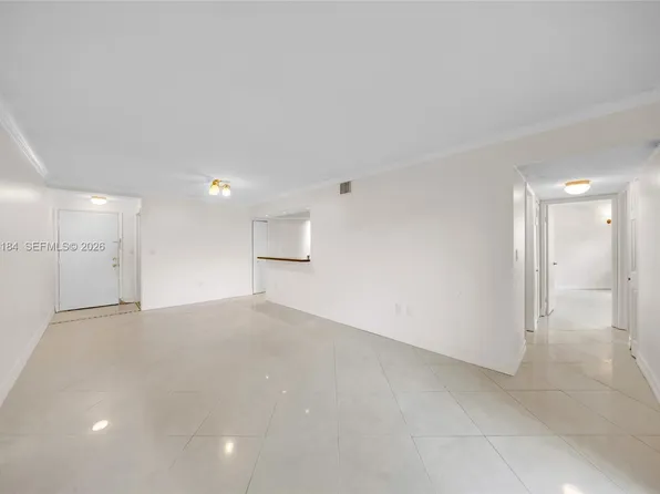 9405 Fontainebleau Blvd APT 112, Miami, FL 33172