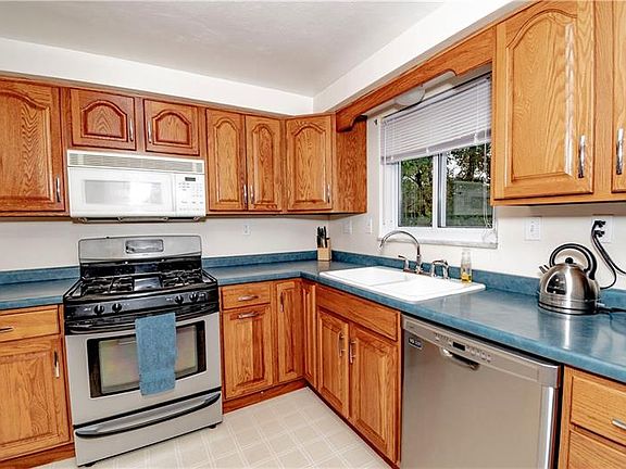 2nd image of 736 Elm Dr