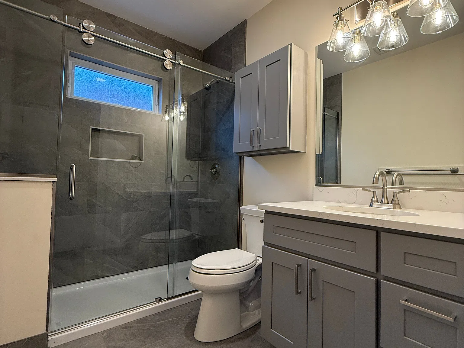6 bed, 1999 sqft, $8,899 — Photo 4