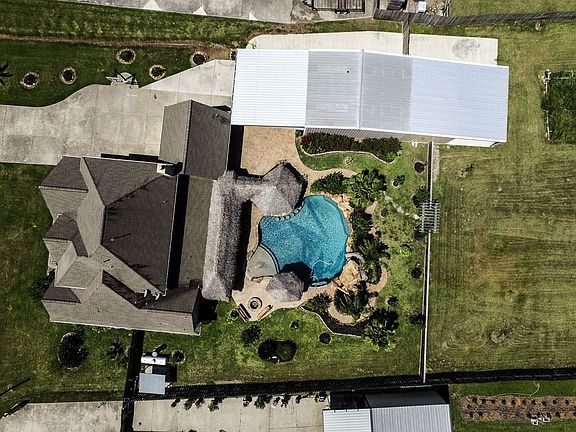 Luxury Homes With Phenomenal Swimming Pools