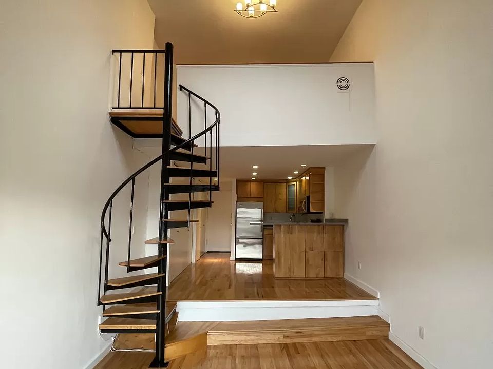 1st image of 211 Thompson St APT 6N