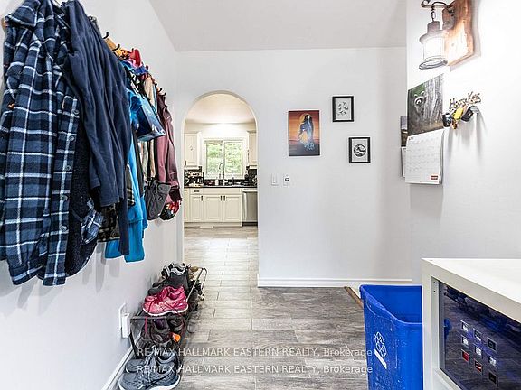 3rd image of 7 Juniper Isle Rd