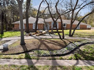 266 N Creekwood Dr, Lancaster, TX