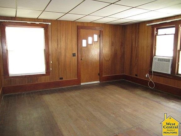 3rd image of 300 N Griswold St
