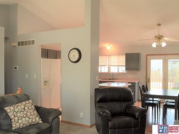 4th image of 735 W Belmont Ave