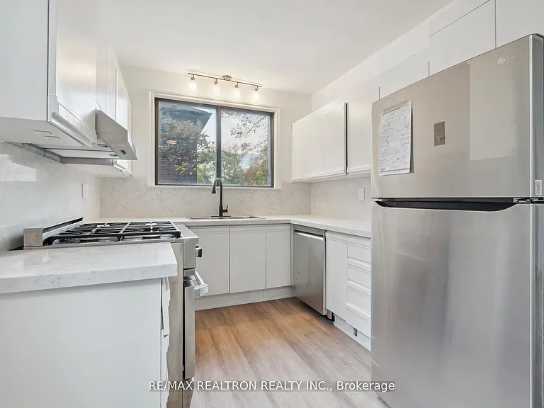 6 Woodvale Cres — Photo 13