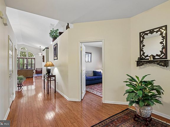 4th image of 39 Danbury Rd