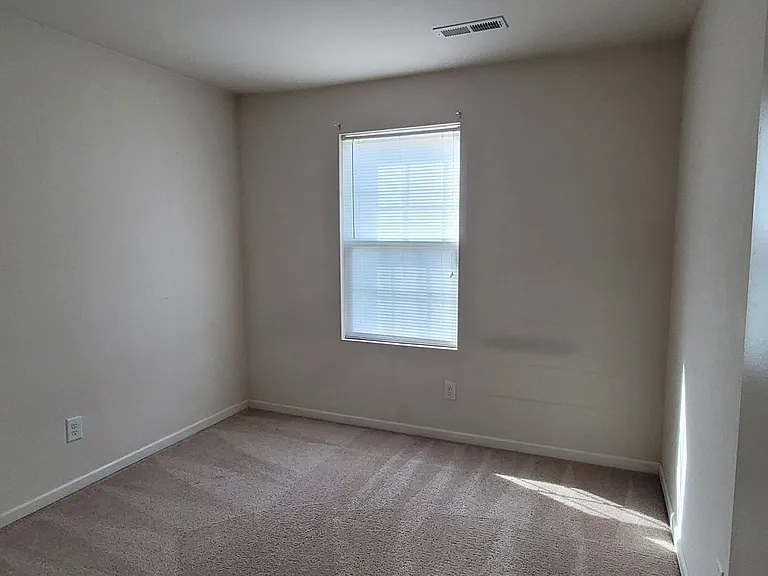 82 Aleah Ct — Photo 6