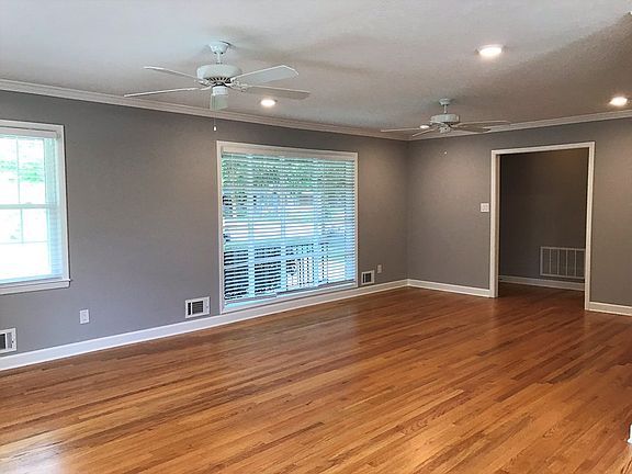 4th image of 224 Flores Ln