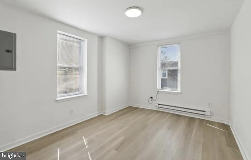 2 bed, 700 sqft, $1,350 — Photo 2