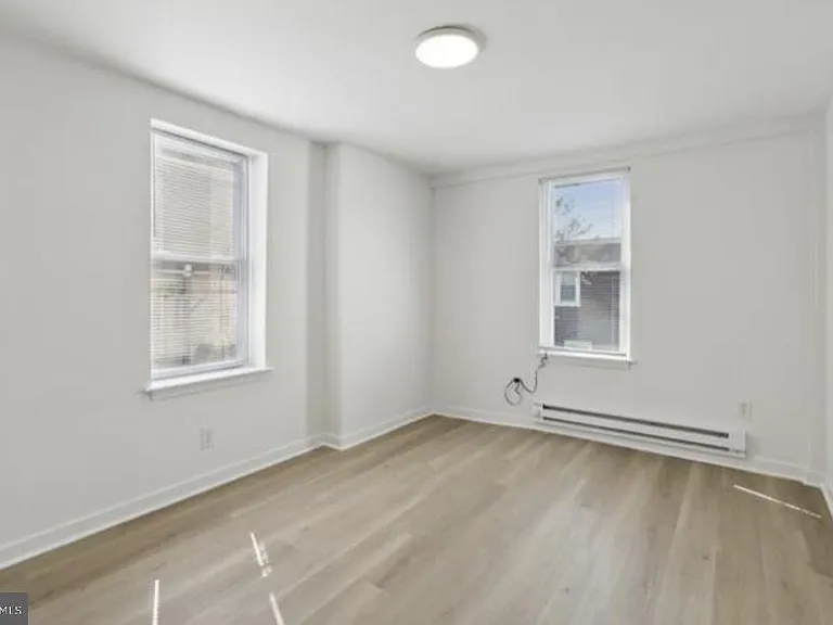5554 Lansdowne Ave #2 — Photo 2