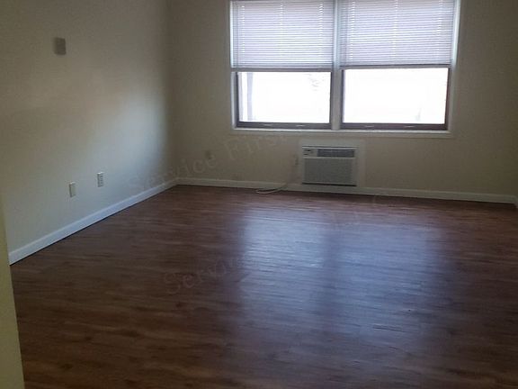 4th image of 200 Church St #19
