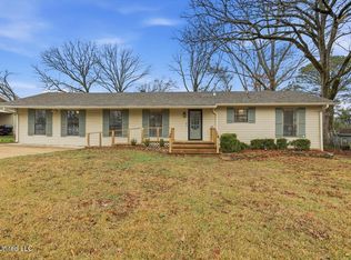 225 Maxine Dr, Pearl, MS 39208