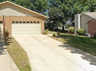 1145 Hunter Ct, Lake Saint Louis, MO