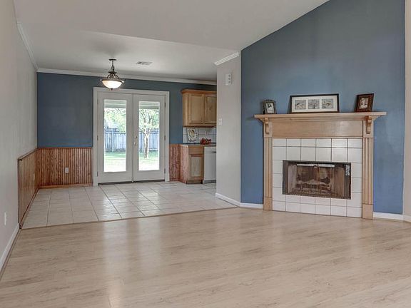 3rd image of 115 Village Green Dr