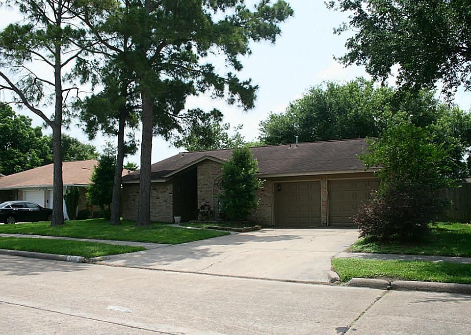 2nd image of 1106 Angela St