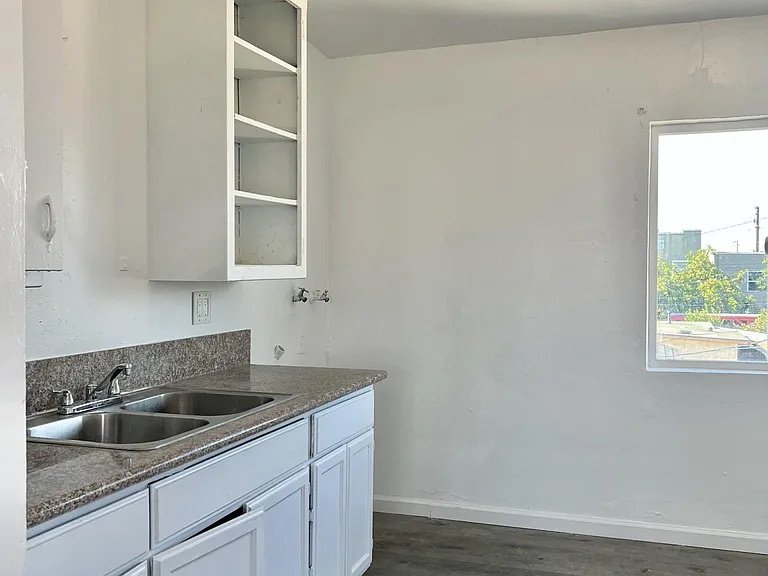 1165 E 59th Pl #1165 — Photo 10