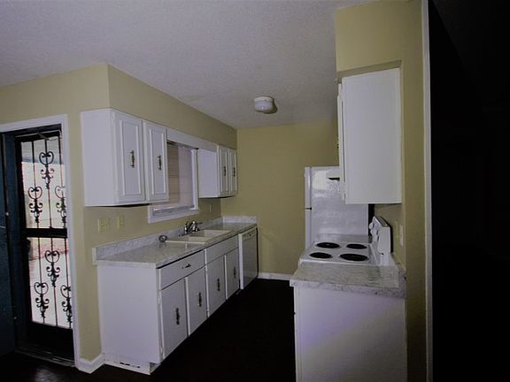 3rd image of 1192 Heathcliff Dr