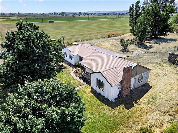 4th image of 587 Cove Rd